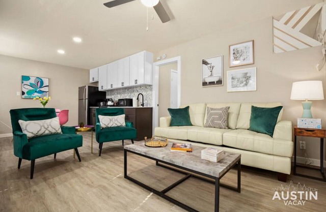 7-Minute Walk to Deep Eddy Pool! Parking + Grill