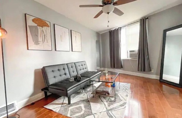 7 Minutes to Center City Philadelphia! Entire 1 Bedroom Apartment!