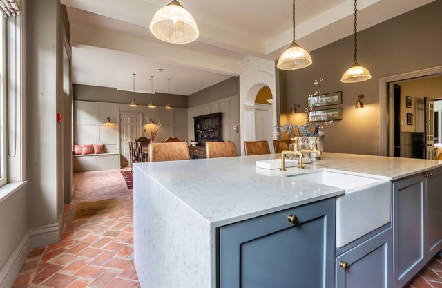 70 Walmgate - a premium stay that sleeps 11 guests in 5 bedrooms