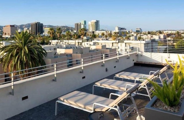 7111 Santa Monica blvd West Hollywood 90046