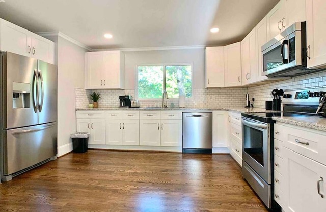 727 Glendora · Sparkling GEM Min 2Uptown/Bojangles/Ovens/Matthews