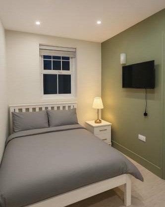 77 Lovely Self-Contained Studio Easy Access to Central London