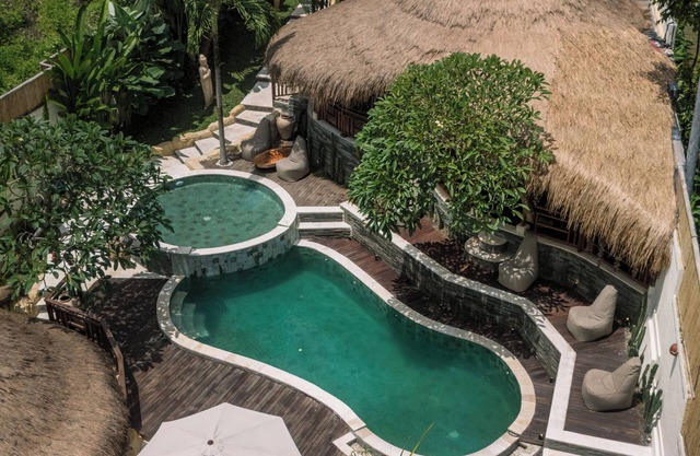 7BR Villa - Pererenan - w/pool, gym, yoga Shala, sauna, ice bath, cinema & more.