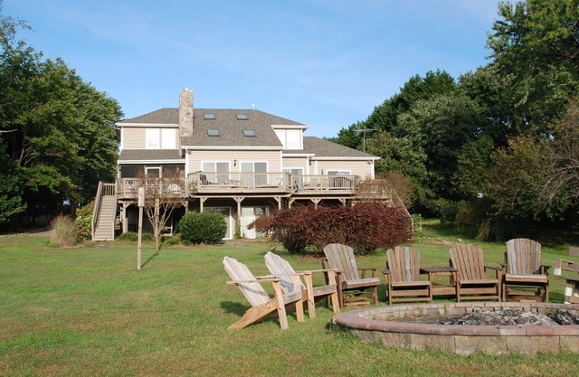 7BR wf,hot tub,beach,kayaks,public side,pets,special-SPECIAL-book 2;get 1 free,