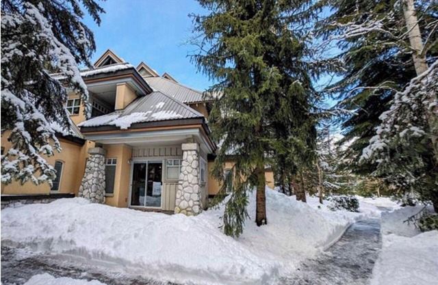 7th Heaven Haven. Private Hot Tub. Steps to Village.