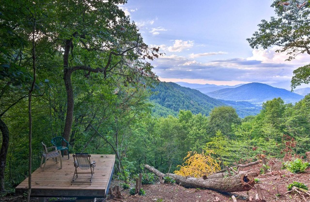 8 Acres + Hiking Trails: Little Switzerland Escape