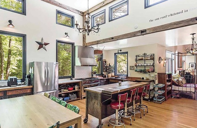 8-bedroom house & barn boardering the Catskill Mountain Preserve and family farm