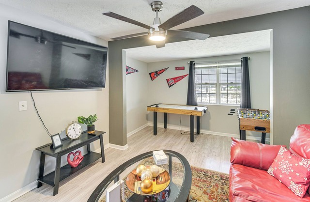 8 Mi to Dtwn: Cleveland Family Home