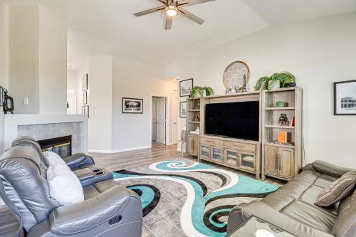 8 Mi to Dtwn Reno Cozy Sparks Escape with Fireplace