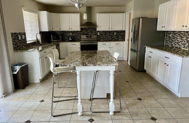 8 min from Airport large house
