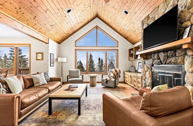 8 Min to Lutsen MTN/Game Garage/King Beds/Views