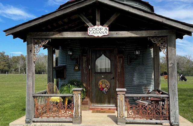 8 Minutes from Round Top! Your Silo-Bration DestinationnCOOP-A-Cabana Silo #3