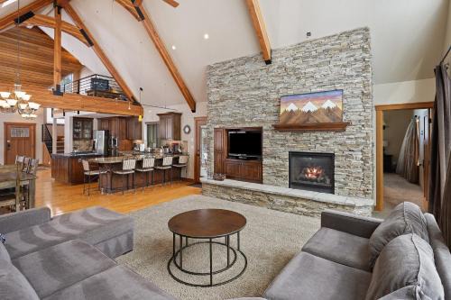 8 Mt Baker Home with Hot Tub