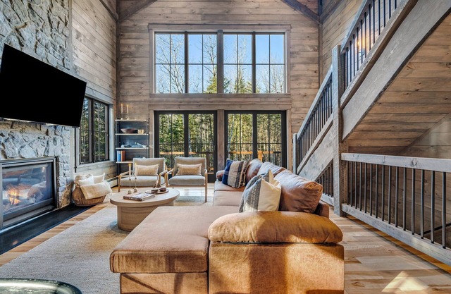 85in TV | HotTub | HugeDeck | GameRoom | Playhouse