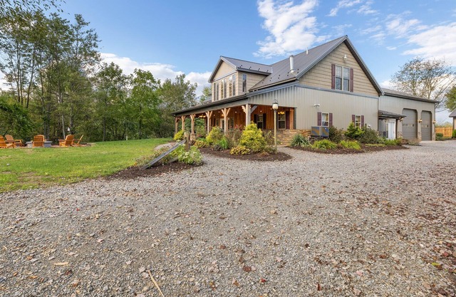 8bd w/ Hottub & Large Game Room | Walker Lake