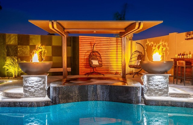 8BR/5BA Mini Resort w/4 En-Suites, HEATED Pool, Hot Tub,Billiards & Arcades