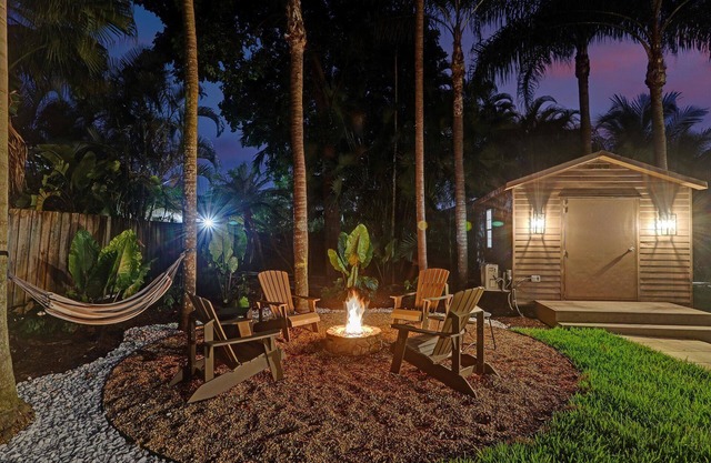 8BR Luxury Villa w/Amazing Pool & Basketball +