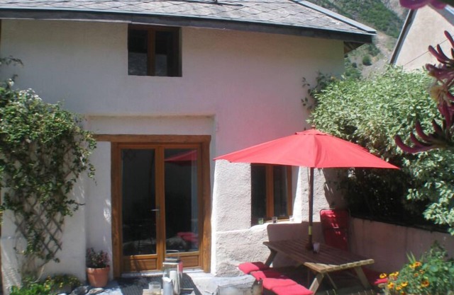 9 bed gite in beautiful Alpine village - great for sking/hiking/cycling/groups