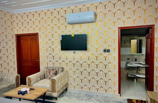 9-bedroom house in superb Islamabad with WiFi, AC