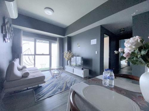 90 Sqm Perfect Seaview Luxurious Modern 2 Bedrooms, Nearby Okada, Solaire, Airports, MOA with Free Parking