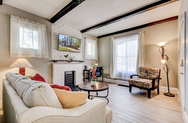 94 walk score - Capitol Hill Denver - New King Bed - 450Mbps Wifi