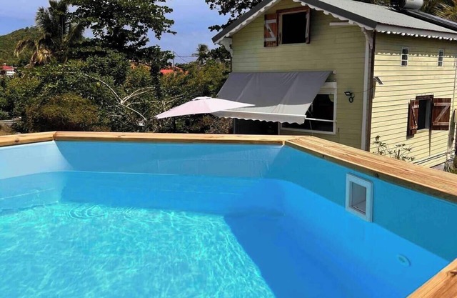 971C - "Ti Calebasse", an atypical cottage