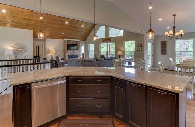 9Bed/9Bath Private Dock Large Cove Near Popular Marinas