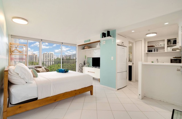 9th Floor Studio with Full Kitchen and Lanai
