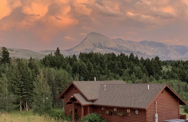 A 2 bedroom Cottage with breathtaking views of Glacier National Park