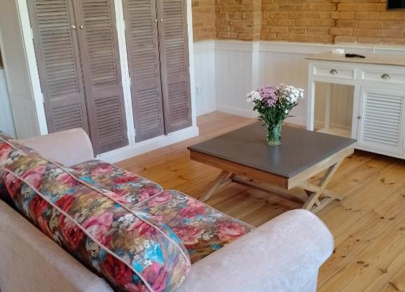 A beautifully renovated 1 bedroom flat