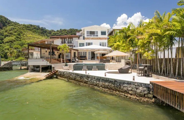 Angra in front of Caras Island we negotiate New Year's Eve