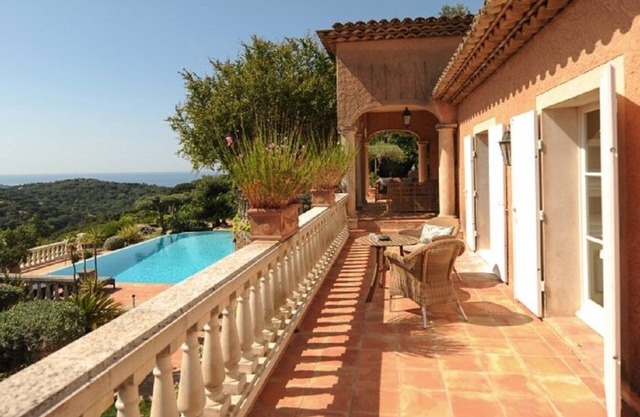 A CALM RETREAT IN THE HILLS BETWEEN RAMATUELLE & LA CROIX VALMER