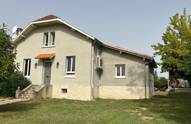 A charming 4 bedroom townhouse, easy walking distance to Eymet village.