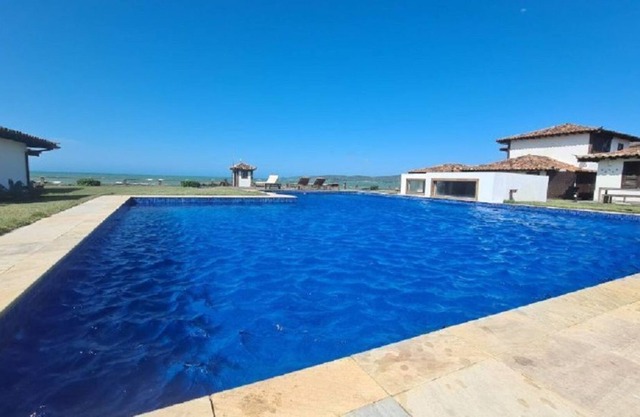 A charming house, in condominium standing on the sand, Praia Rasa.