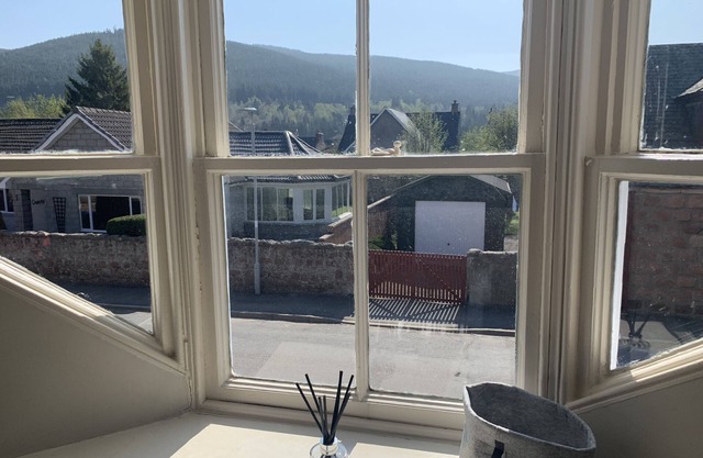 A cosy and tastefully decorated cottage in the centre of Ballater.