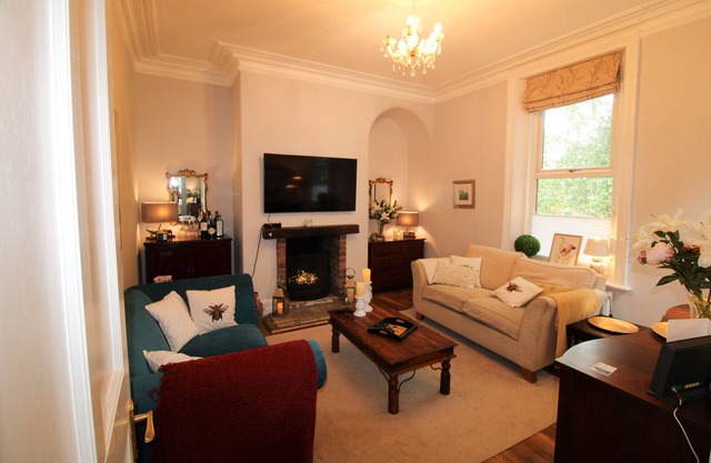 A cottage that sleeps 8 guests in 4 bedrooms