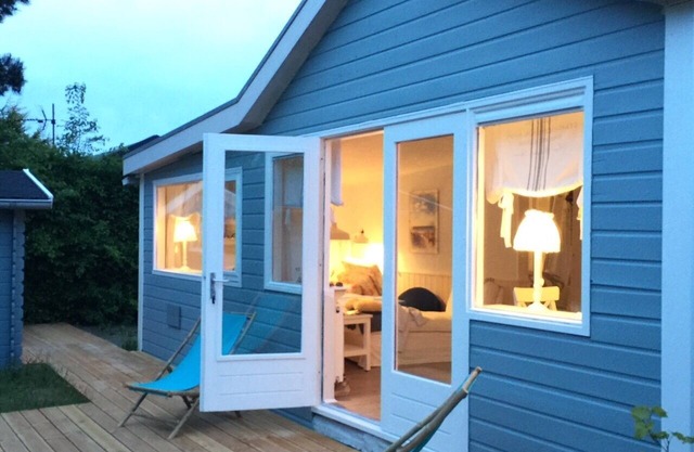 A cozy beach house in an ingrown plot