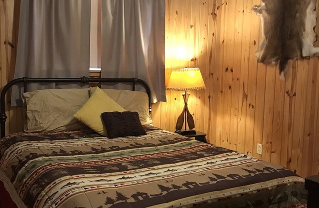 A cozy getaway on the Little Missouri River! -RIVER ACCESS