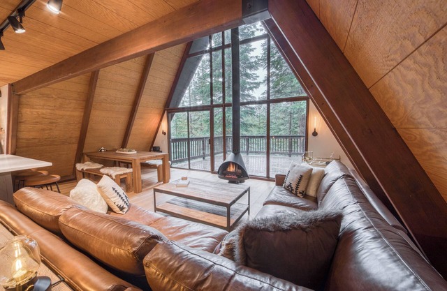 A-Frame of Mind by Tahoe Getaways - Pet-Friendly 2 BR 1 BA with Pool Table