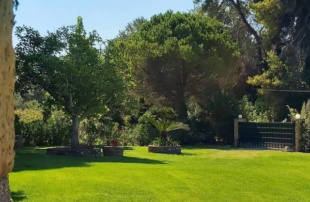 A garden home few steps from the beach !