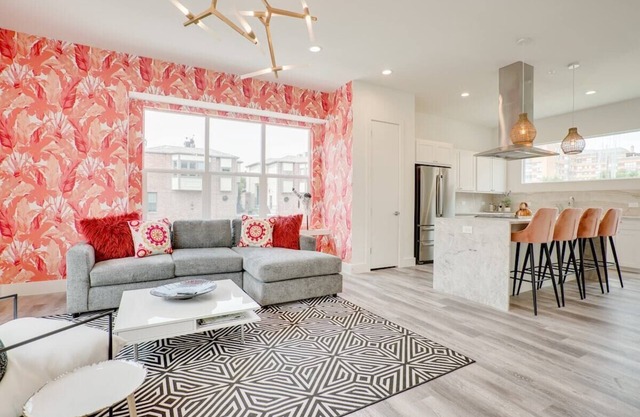 A Gilbert · Driem House |Chic | Highland Park Adjacent