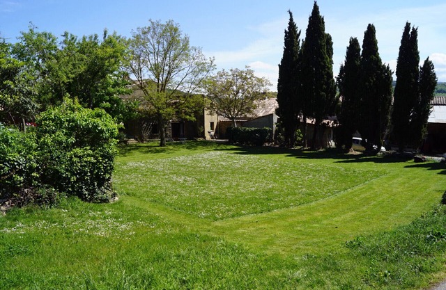 A haven of peace surrounded by numerous paths with views of the Pyrenees!