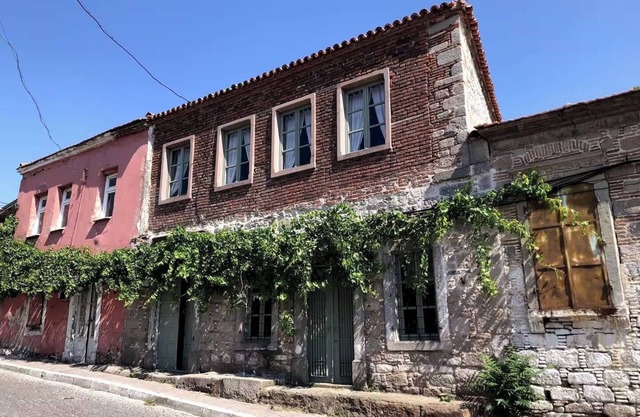 A historic stone house, Ideal for visitors to the Acropolis-Asklepion in Bergama