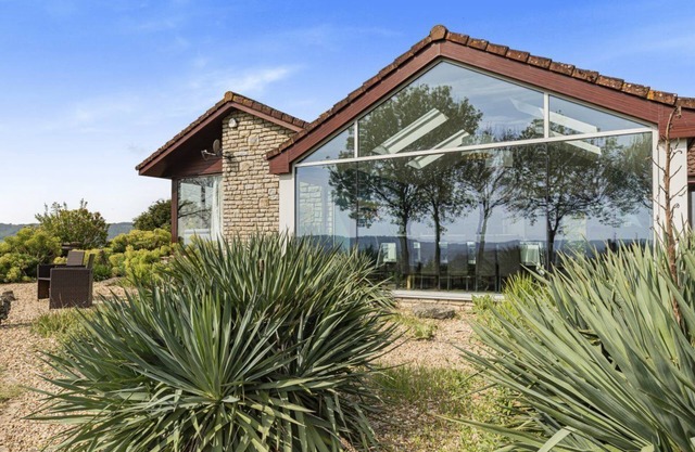 A large group retreat that sleeps 16 guests in 4 bedrooms