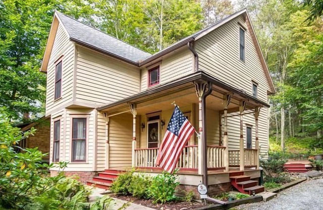 A large inviting deck beckons you to "Victoria" in Eagles Mere