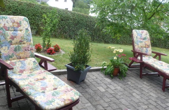 A lawn and a terrace invite you to linger and relax.