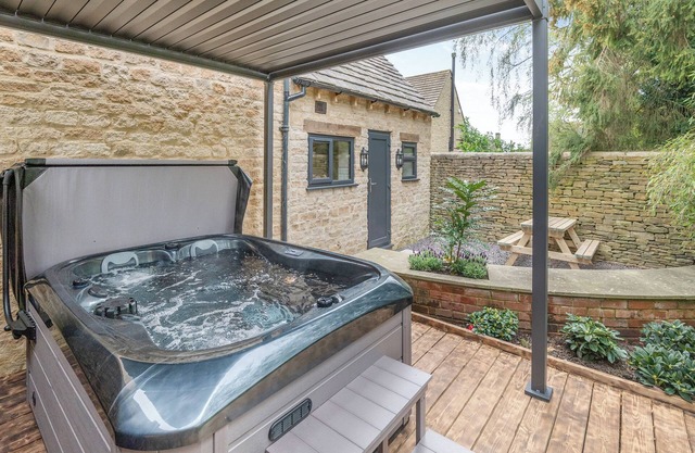 A luxury one bedroom cottage with bubbling hot tub.