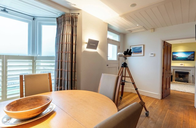 A peaceful retreat for 12 by the sea - incredible coastal luxury