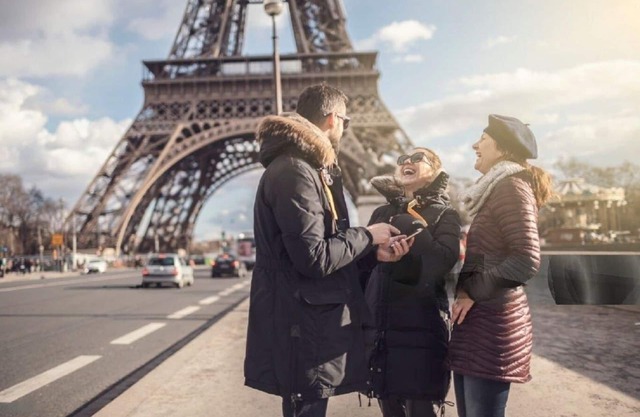 A PERFECT BLEND OF LUXURY & COMFORT, JUST A STONE'S THROW FROM THE EIFFEL TOWER