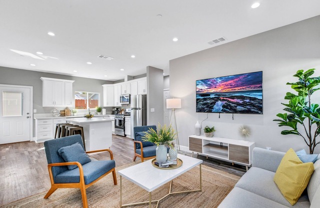 A Perfect Brand New Family Home Close to DisneyLand - Norwalk